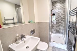 En suite - click for photo gallery